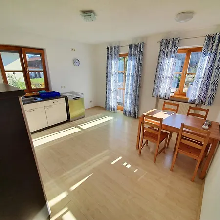 Apartment Ruhige Lage - Ust Ausweisbar - Netflix, Youtube Premium - Waschmaschinen, Waeschetrockner *