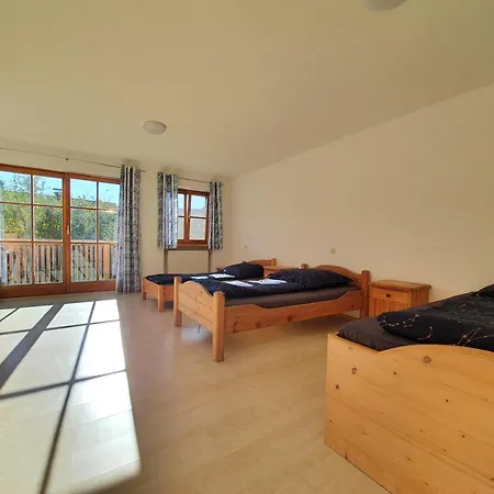 Ruhige Lage - Ust Ausweisbar - Netflix, Youtube Premium - Waschmaschinen, Waeschetrockner Apartment
