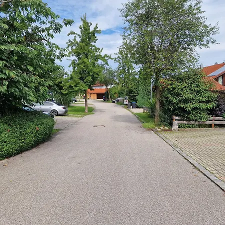 Ruhige Lage - Ust Ausweisbar - Netflix, Youtube Premium - Waschmaschinen, Waeschetrockner Apartment