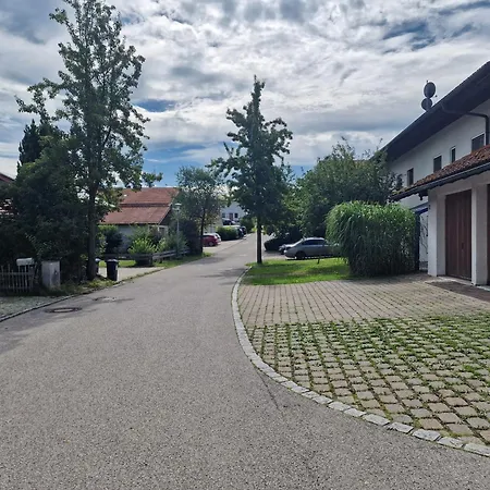 Ruhige Lage - Ust Ausweisbar - Netflix, Youtube Premium - Waschmaschinen, Waeschetrockner Apartment *