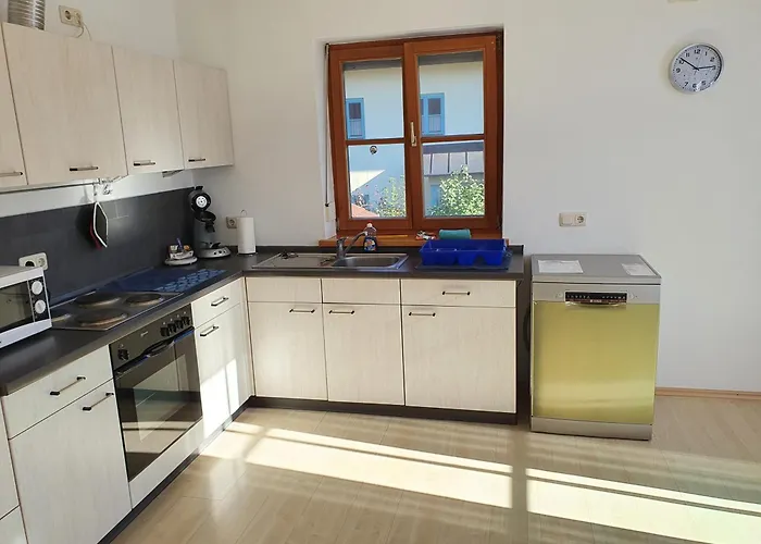 Apartment Ruhige Lage - Ust Ausweisbar - Netflix, Youtube Premium - Waschmaschinen, Wäschetrockner Otting (Traunstein)
