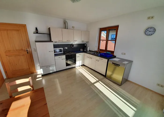 Ruhige Lage - Ust Ausweisbar - Netflix, Youtube Premium - Waschmaschinen, Wäschetrockner Apartment